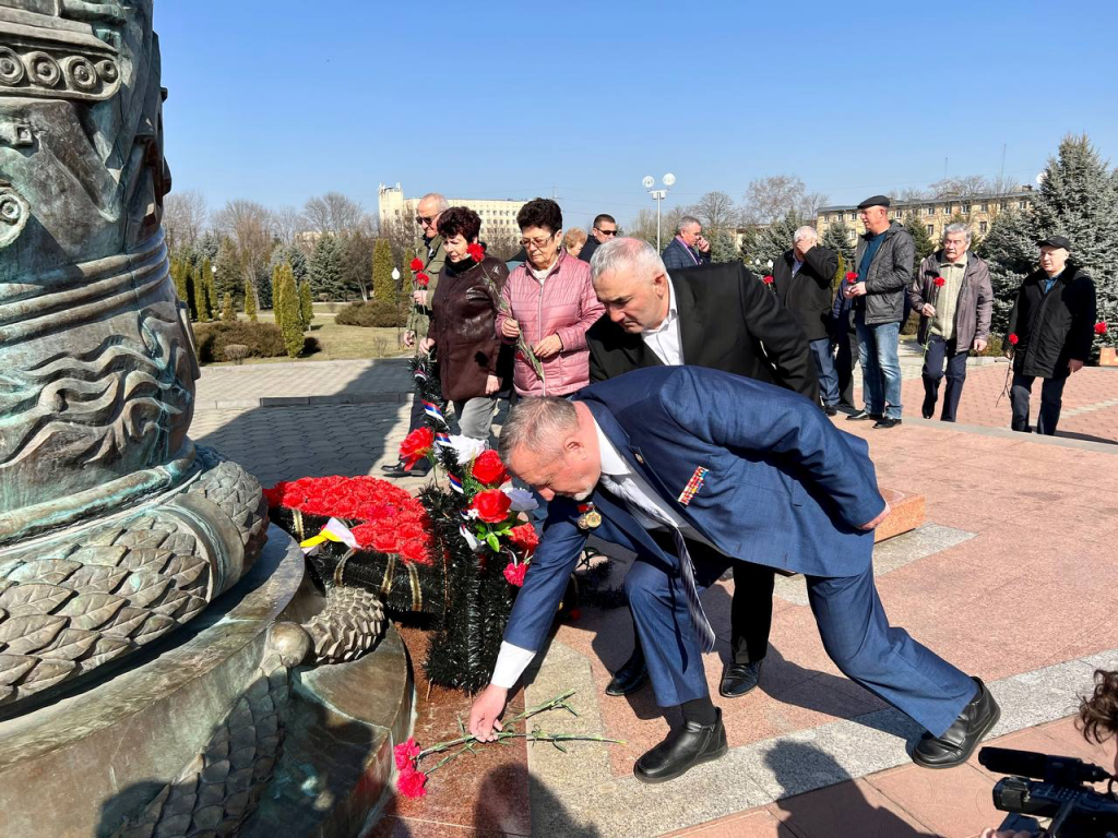 Ветераны северной осетии. Парад ветеранов РСО-Алания. Кремнев Владимир Осетия ветеран войны. Сафарби Цалиев Осетия ветеран 7. Посмотреть фото Дзугаева Ваня фронтовик с Осетии.