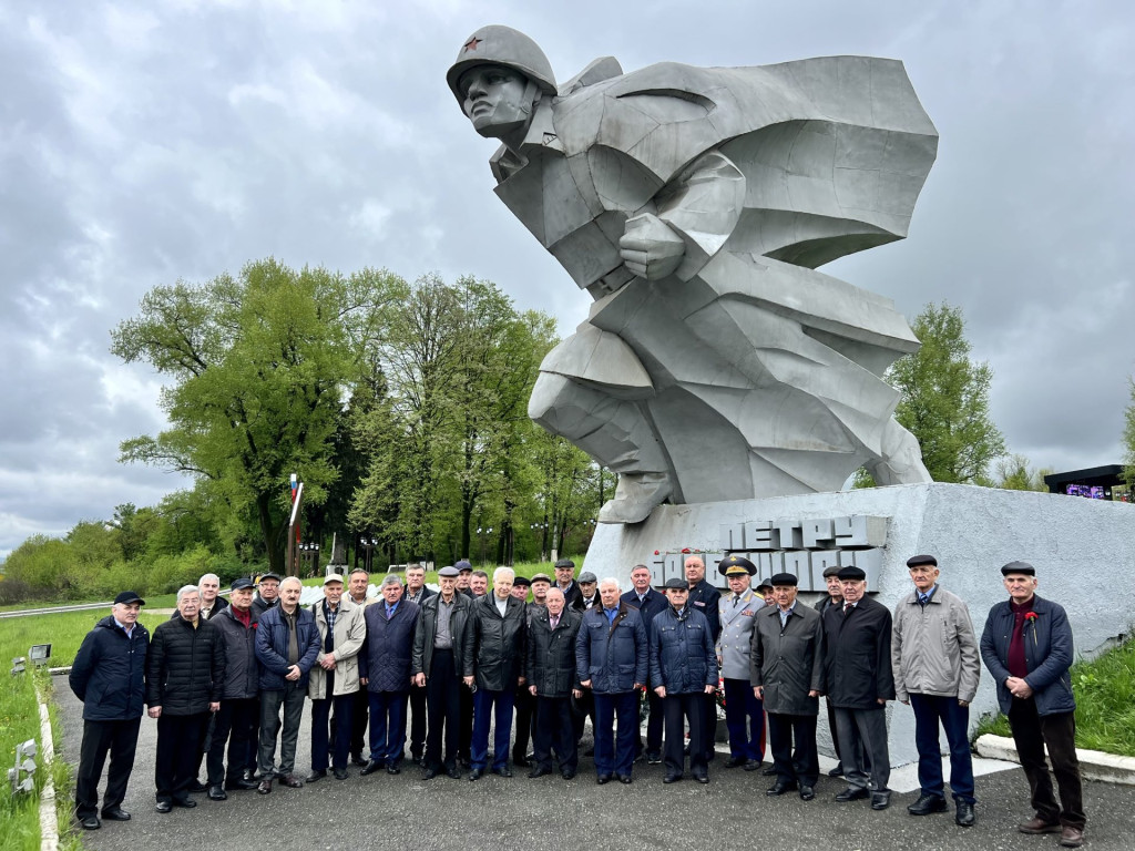 Барбашова. Владикавказ мемориал Петру Барбашову. Барбашов памятник Владикавказ.