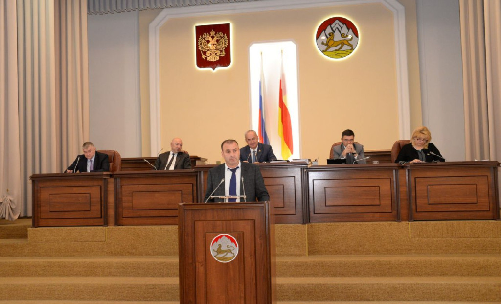 Парламент рсо алания. Заседание правительства. Заседание парламента Дамье. Парламент Республика это. Парламент 2022.